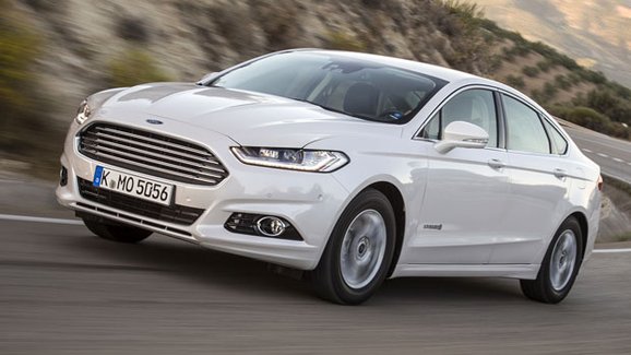 Ford zahájil výrobu hybridního Mondea HEV, v Česku stojí 762.990 Kč