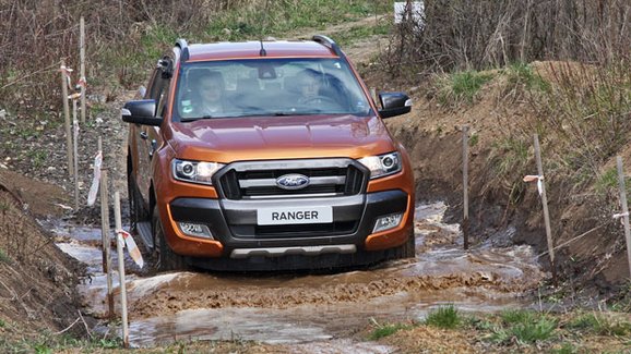 TEST Modernizovaný Ford Ranger dorazil do Česka. Vyzkoušeli jsme jej v terénu (+video)