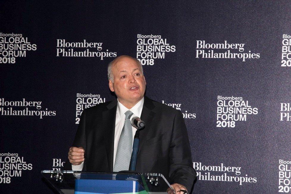 Generální ředitel Fordu Jim Hackett promluvil na fóru Bloomberg Global Business v New Yorku.