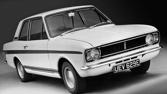 Legendární motor Ford Kent poháněl Anglii, Cortinu, Escort, Fiestu i formule