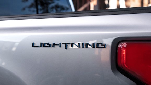 Elektrický Ford F-150 dostane jméno Lightning, představí se již brzy