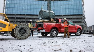 Korba unese v závislosti na verzi až 1050 kg nákladu, hodnota je srovnatelná s lehkými užitkovými vozy. Navíc je z vysoce odolného kompozitního plastu, takže nerezaví. Korba unese v závislosti na verzi až 1050 kg nákladu, hodnota je srovnatelná s lehkými užitkovými vozy. Navíc je z vysoce odolného kompozitního plastu, takže nerezaví.