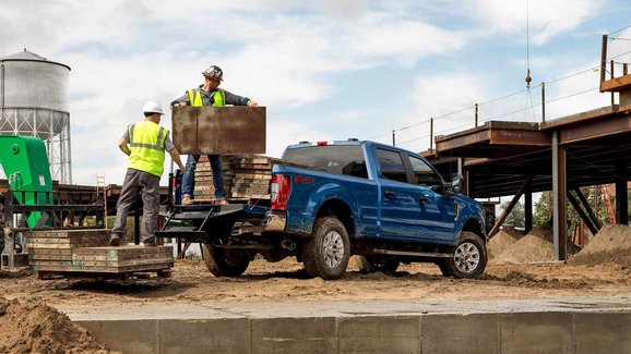 Ford F-Series Super Duty modelového roku 2020 je pořádný dříč. Utáhne skoro 17 tun! 