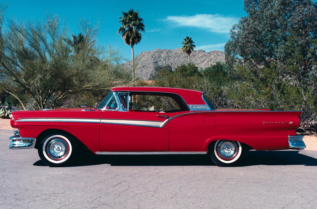 Ford Fairlane 500 Skyliner Retractable Hardtop (1957)