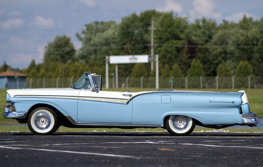 Ford Fairlane 500 Skyliner Retractable Hardtop (1957)