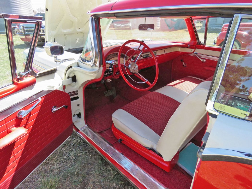 Ford Fairlane 500 Skyliner Retractable Hardtop (1957)