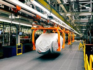 Ford kvůli levnému elektromobilu překopává výrobu. Dva obří odlitky nahrazují 146 dílů
