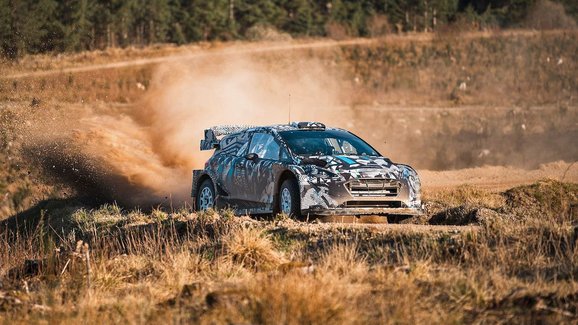 Hybridní Ford Fiesta pro WRC už se testuje. Vyšší váhu prý překonává výkon navíc