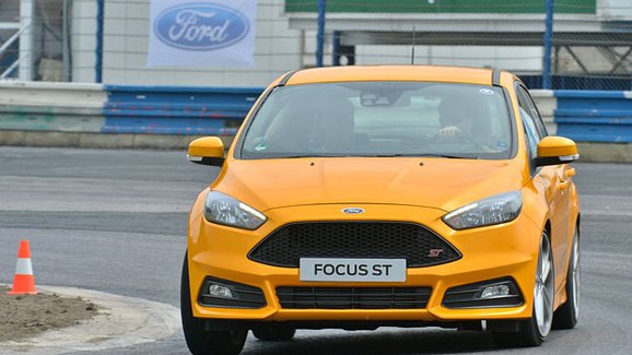 TEST Ford Focus ST 2015: Jízdní dojmy z okruhu Sosnová