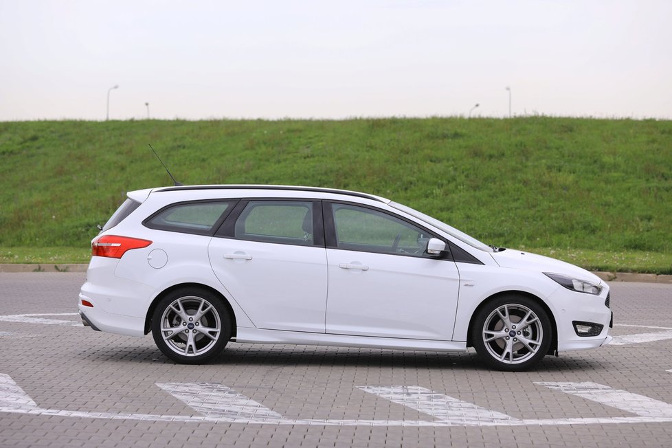 Ford Focus kombi 1.5 EcoBoost ST-Line