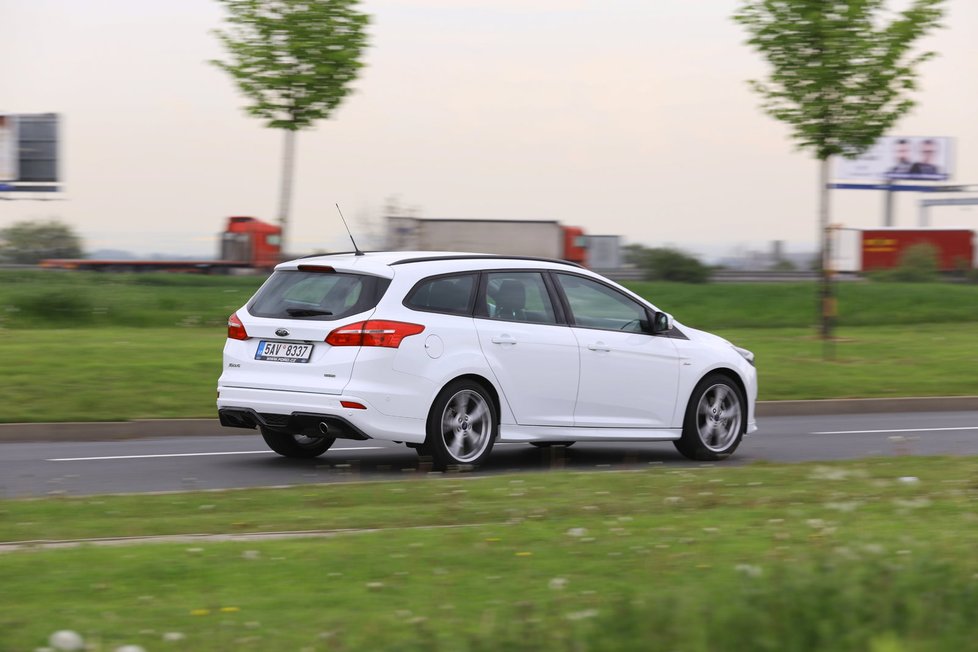 Ford Focus kombi 1.5 EcoBoost ST-Line