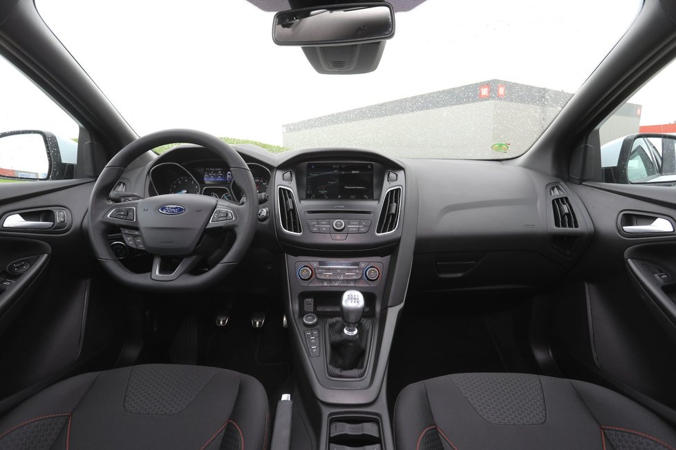 Ford Focus kombi 1.5 EcoBoost ST-Line