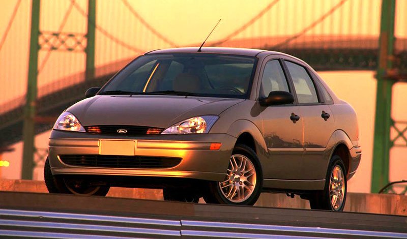 Ford Focus sedan USA (1998)