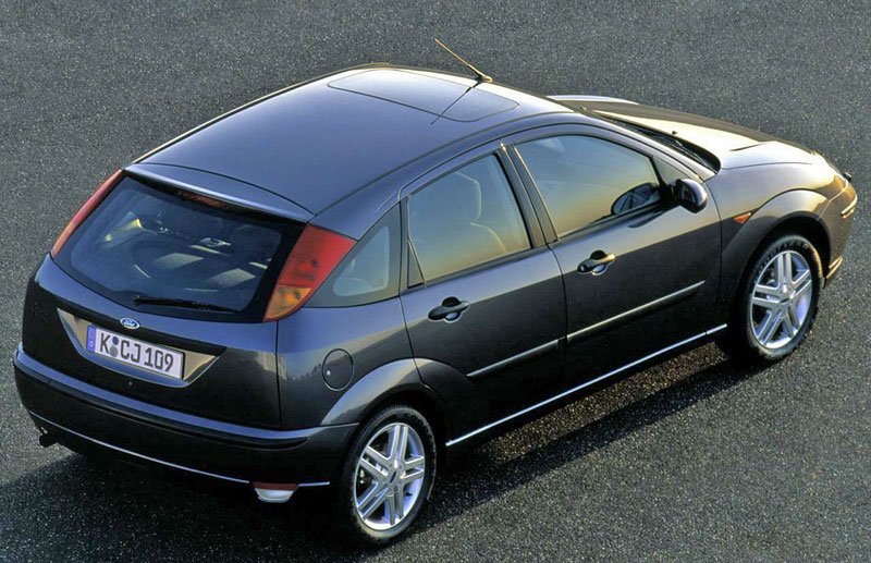 Ford Focus 5D (2001)