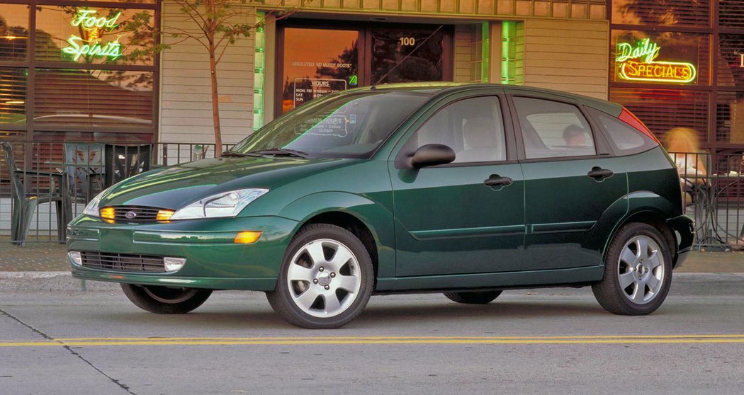 Ford Focus 5D USA (2001)