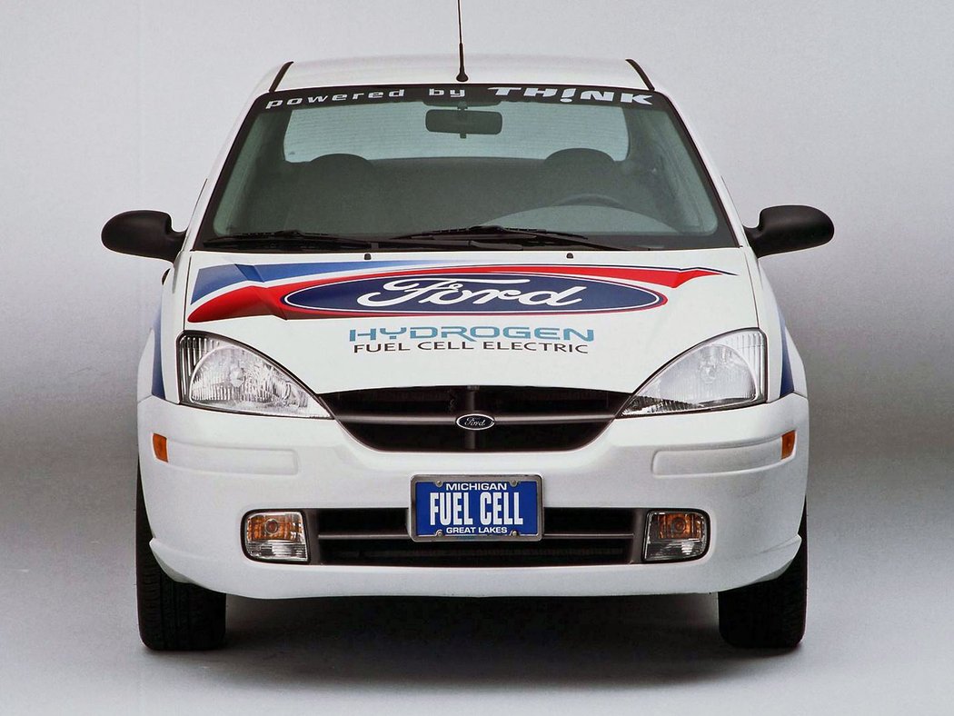 Ford Focus sedan FCV (2002)