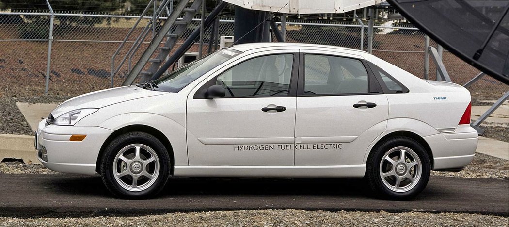 Ford Focus sedan FCV (2002)