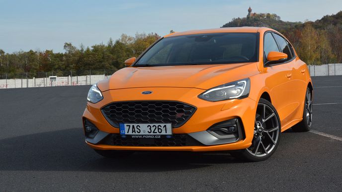 Ford Focus ST 2.0 EcoBoost Ford Focus ST 2.0 EcoBoost