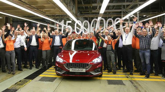 Továrnu vyrábějící Ford Focus chce údajně koupit čínský BYD
