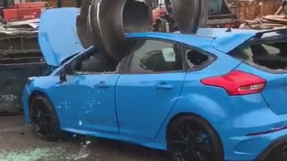 Zcela nový Focus RS zničil jeřáb na vrakovišti. O pomstu ale nešlo