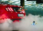 Dronekhana: Ford Focus RS, Mustang a dva drony (+video)