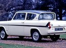 Opačně skloněné zadní okno měl i Ford Anglia Deluxe 105E, vyráběný v letech 1959–67.