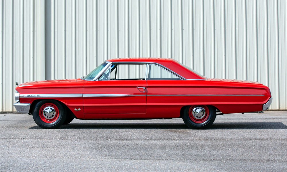 Sesterský model Ford Galaxie 500 z roku 1964 měl stejnou linii střechy jako Mercury Marauder. 