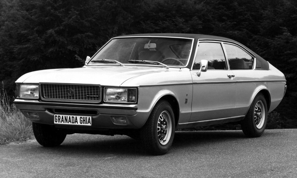 Dvoudveřové kupé Ford Granada 3.0 Ghia prošlo v roce 1974 stylistickými úpravami.