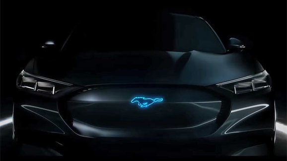 Ford Mustang Hybrid se začíná odhalovat! Nebo ne?