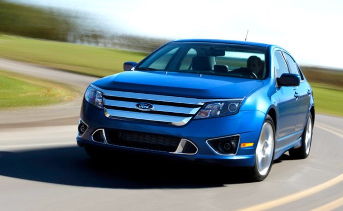 Úřad v USA zkoumá závadu posilovače u téměř milionu vozů Ford