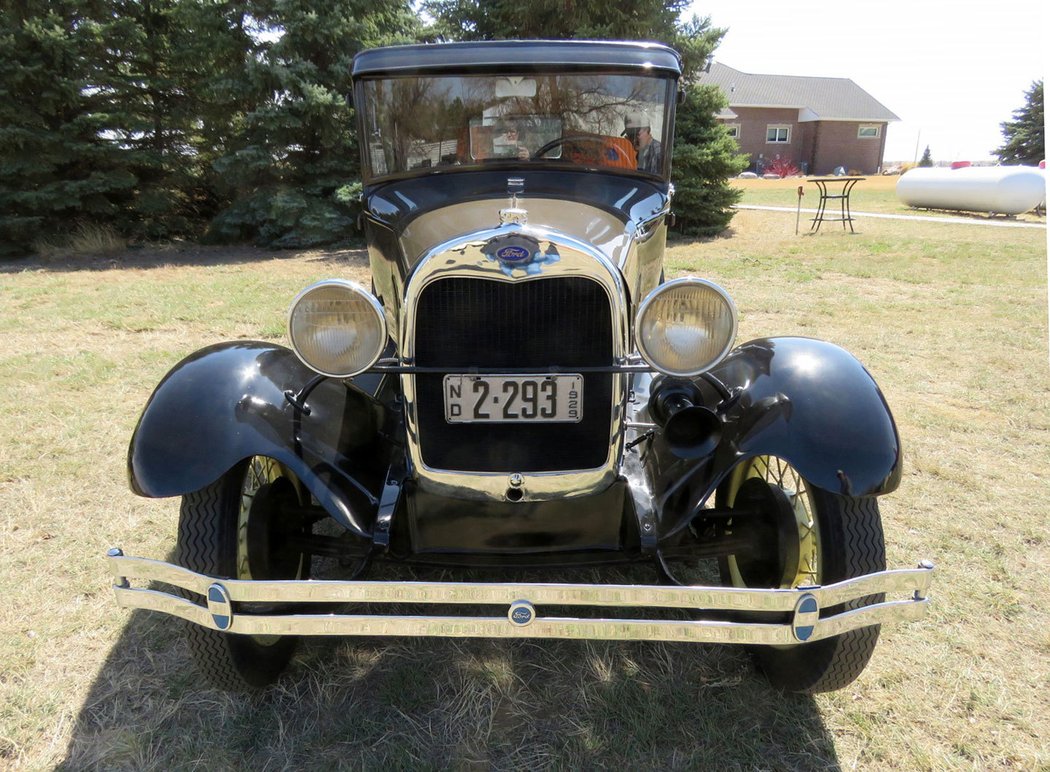 Ford Model A 4-door Sedan  (1929)