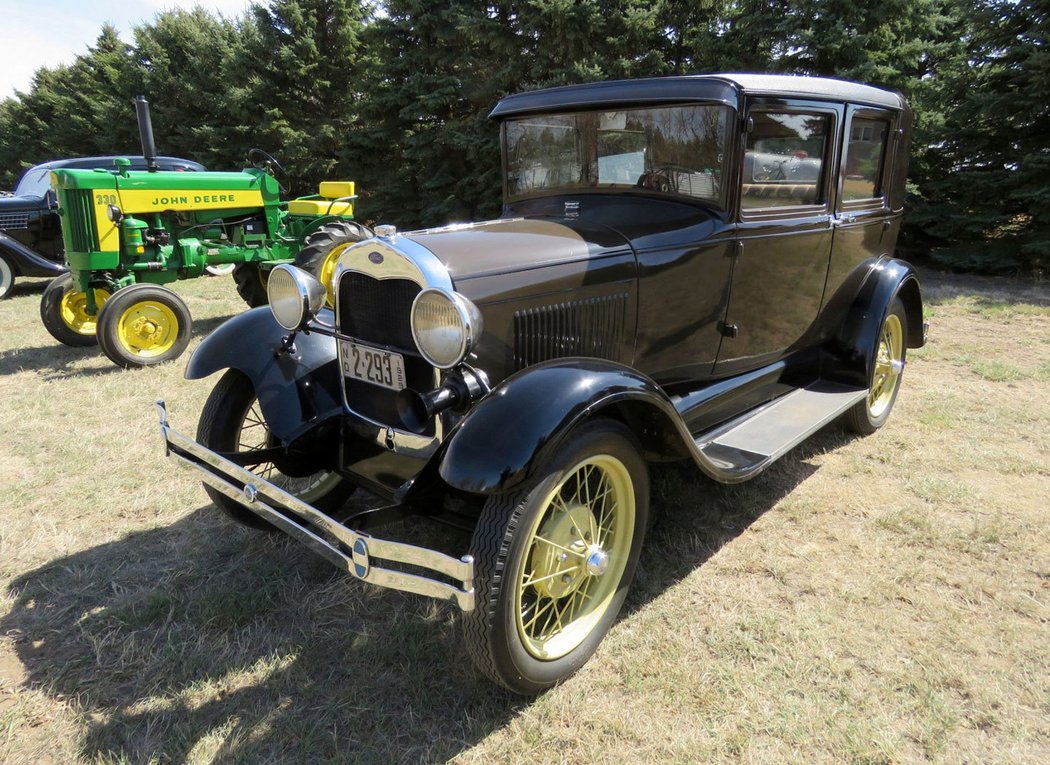 Ford Model A 4-door Sedan  (1929)