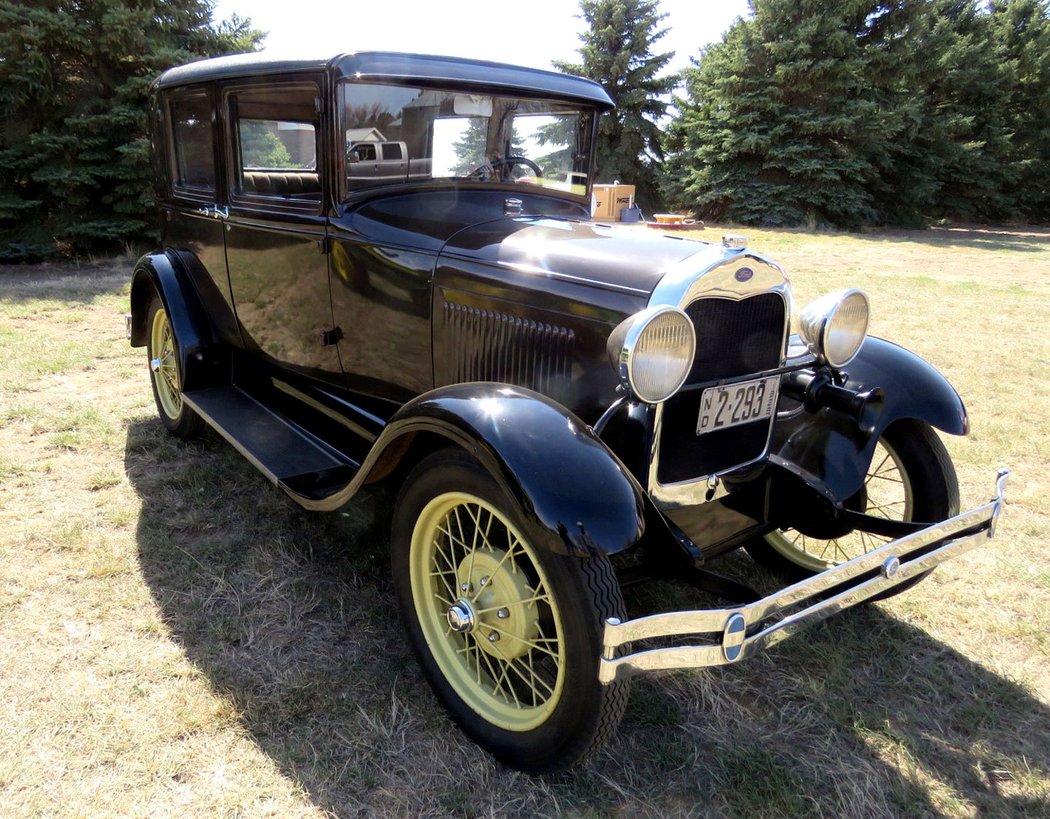 Ford Model A 4-door Sedan  (1929)