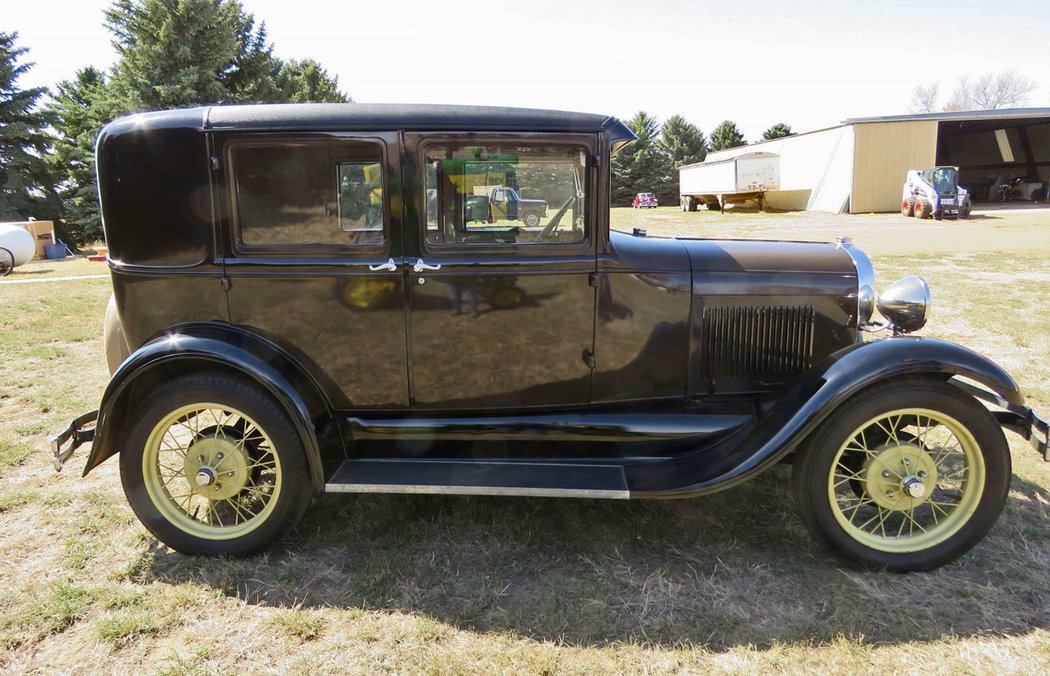 Ford Model A 4-door Sedan  (1929)