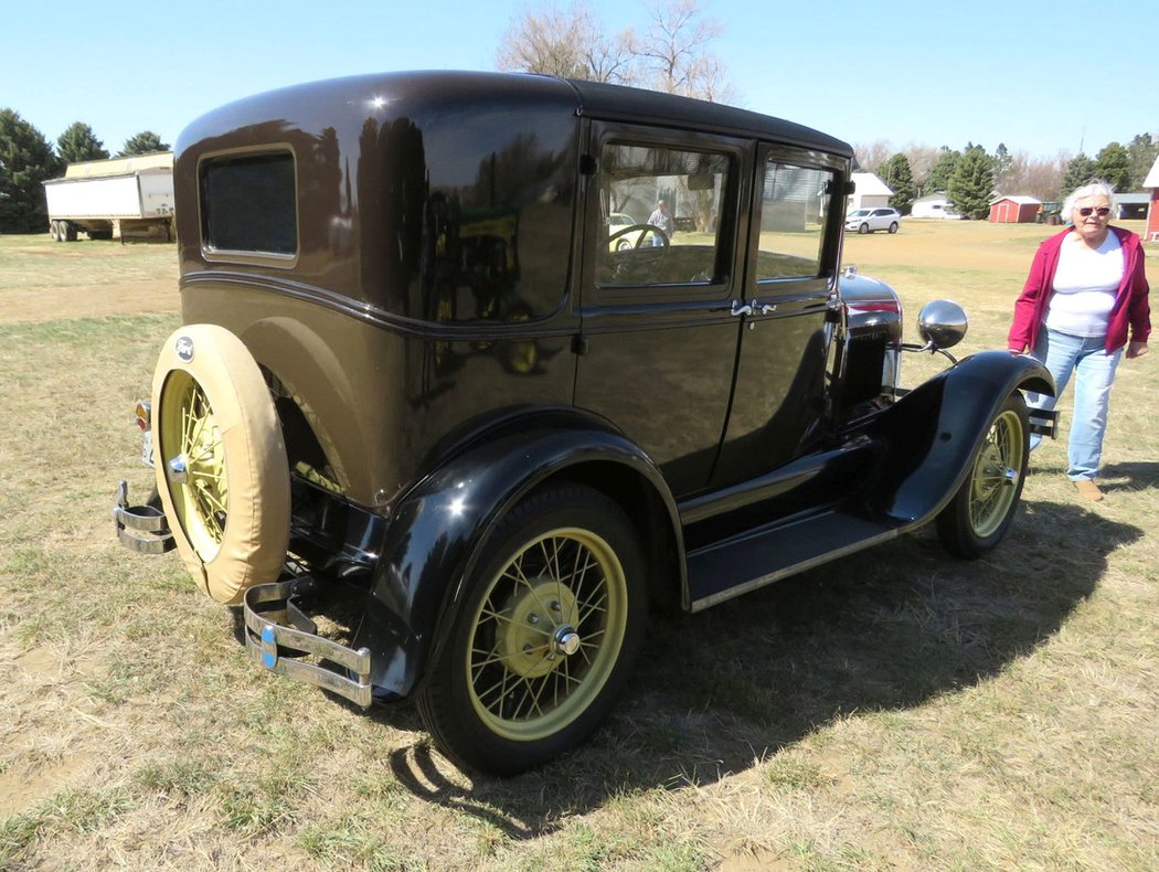 Ford Model A 4-door Sedan  (1929)