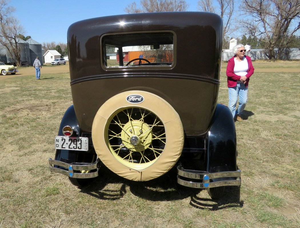 Ford Model A 4-door Sedan  (1929)