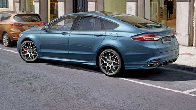 Modernizovaný Ford Mondeo odhaluje český ceník. Hybrid stojí podobně jak nafta Modernizovaný Ford Mondeo odhaluje český ceník. Hybrid stojí podobně jak nafta
