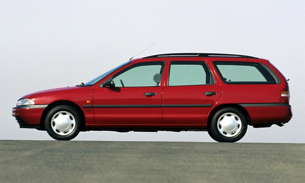 Třetí variantou karoserie Fordu Mondeo první generace bylo pětidveřové kombi, nazývané nejčastěji Turnier, ale také Wagon nebo Traveller.