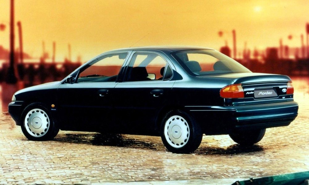 Ford Mondeo Verona z roku 1995 poháněl čtyřválec Zetec 1.8i 16V s výkonem 82 kW.