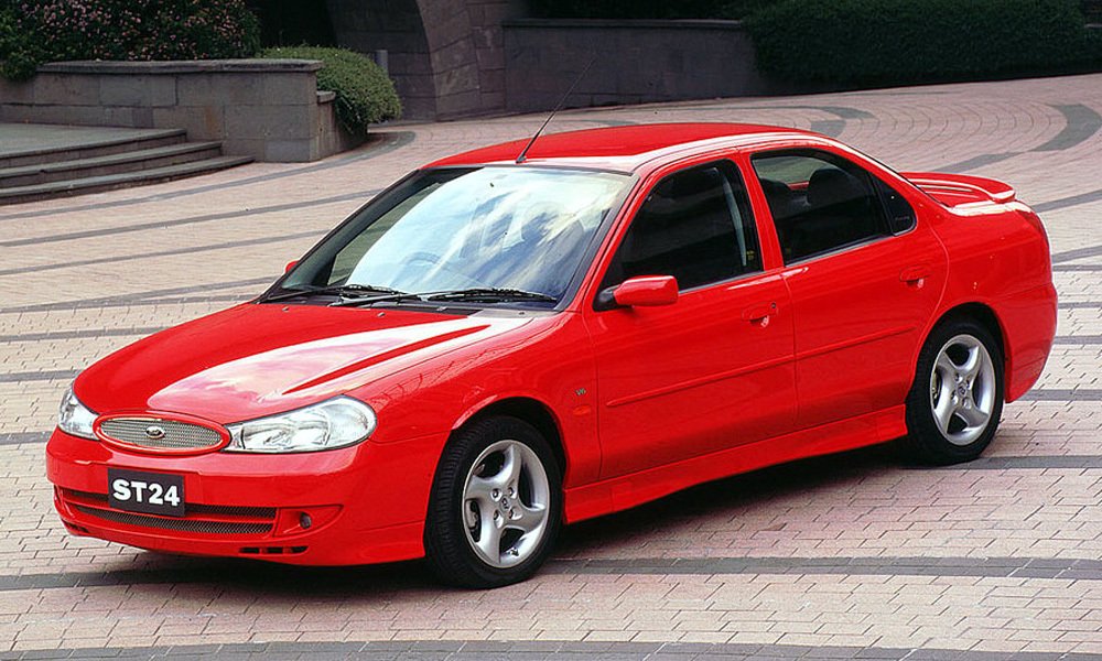 V roce 1997 se na trhu objevila nová modelová řada ST. První bylo Mondeo ST24 s vidlicovým šestiválcem Duratec V6 24V, částečně koženými sedadly a 16palcovými koly z hliníkové slitiny.