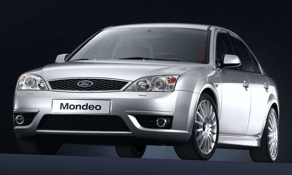 První generace Fordu Mondeo byla v roce 2000 vystřídána druhou generací s rozvorem náprav 2754 mm a o něco většími rozměry.