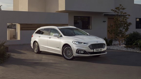 Ford Mondeo HEV kombi: Jako sedan už jej nekoupíte. Co se dále změnilo? 