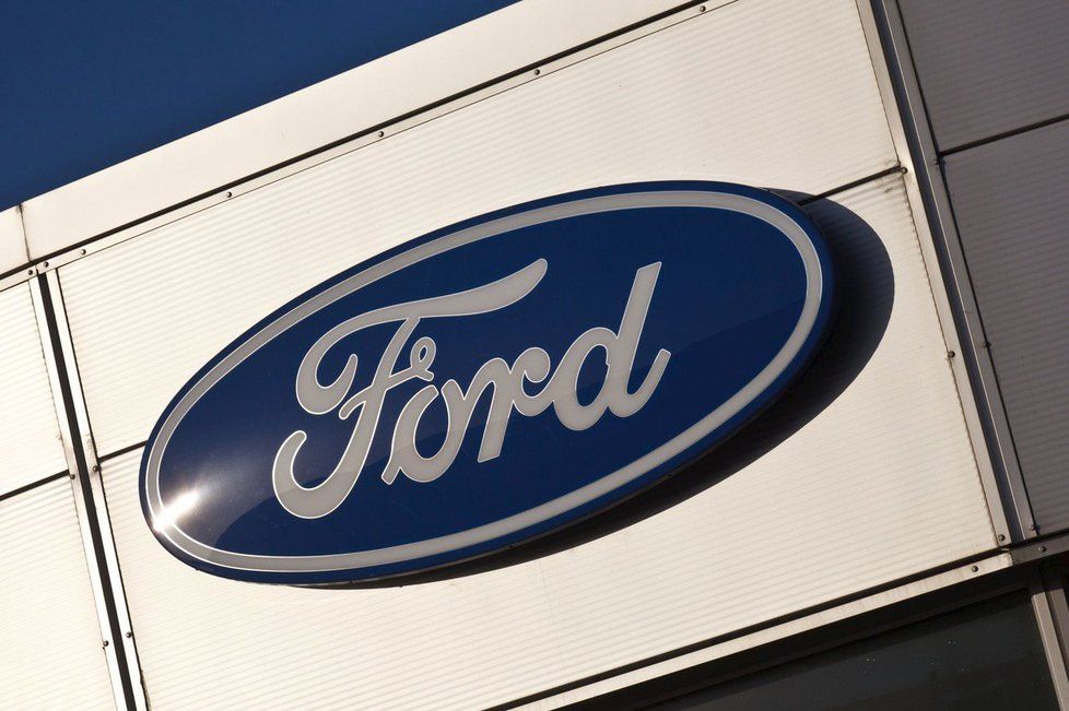 Podle šéfa Fordu přišla automobilka kvůli clům už o miliardu.