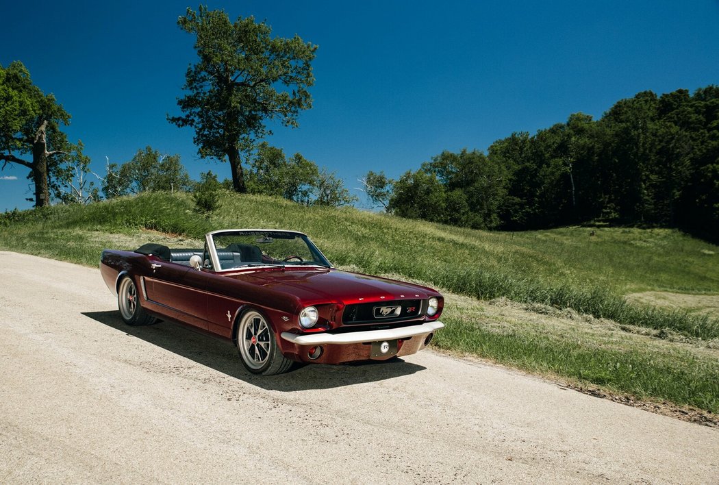 Ford Mustang - CAGED