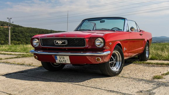 V Česku jezdí nádherný kabriolet Ford Mustang z roku 1966. Je bez jediné vady