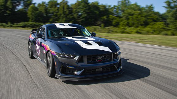 Nový Ford Mustang Dark Horse R: Okruhová bestie přijíždí  s vlastním závodním šampionátem