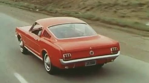 Původní Ford Mustang byl překvapivě praktickým autem. Podívejte se na dobovou reklamu