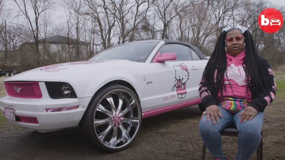 Strašlivý Mustang Hello Kitty kdysi býval musclecarem. A bude ještě sladší