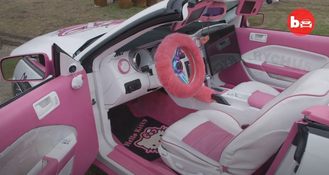 Ford Mustang Hello Kitty