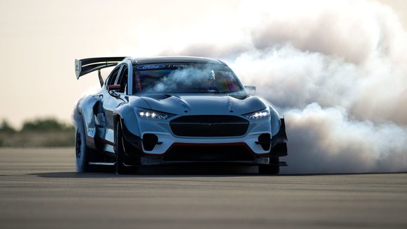 Driftování nestačí, Ford pro elektromobily chystá burnout mód